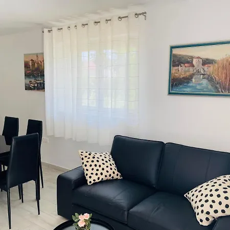 Paulina *